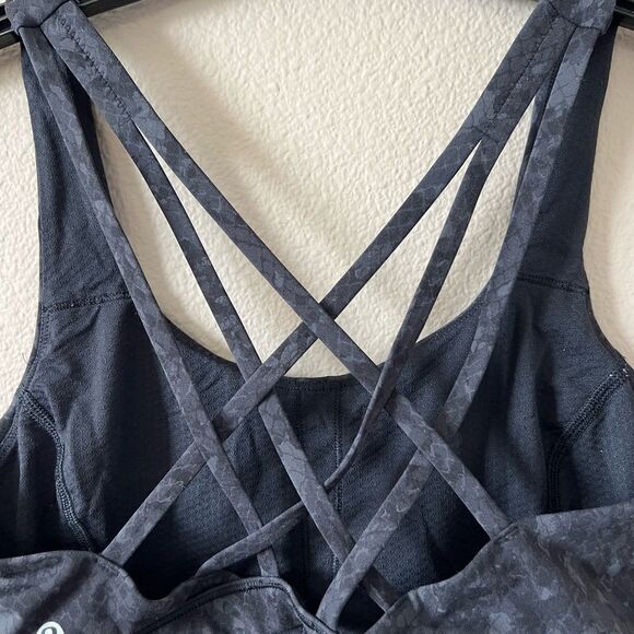 Lululemon Energy Sports Bra - Size 6 - Picture 5 of 6